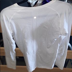 white long sleeve lululemon shirt